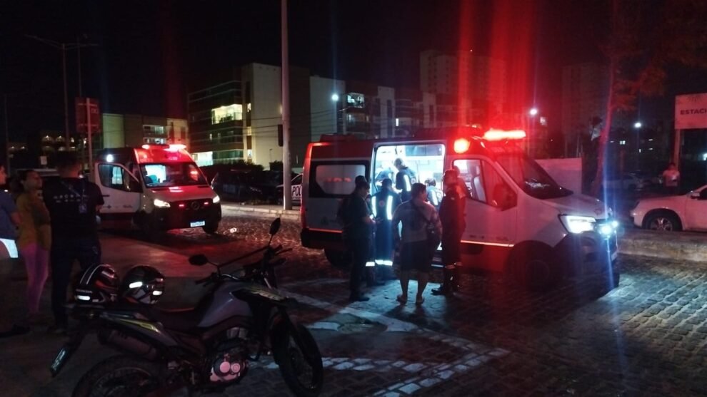 ataque-a-tiros-deixa-policial-morto-e-ao-menos-dois-feridos-na-praia-do-futuro,-em-fortaleza