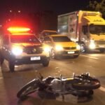 tres-pessoas-ficam-feridas-apos-pedestre-atravessar-rodovia-de-repente-e-ser-atropelado,-em-fortaleza