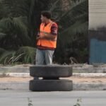 homem-e-flagrado-furtando-mercadorias-de-caminhao,-em-fortaleza,-enquanto-o-motorista-almocava