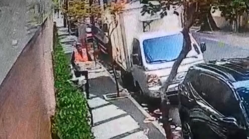 homem-e-flagrado-furtando-caixas-de-carne-de-caminhao-frigorifico-e-deixa-prejuizo-de-r$-1,4-mil-em-fortaleza