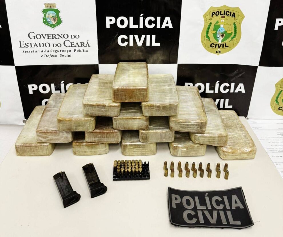casal-e-preso-apos-ser-flagrado-com-filha-de-seis-anos-em-carro-com-15,4-kg-de-crack-e-armas-no-ceara