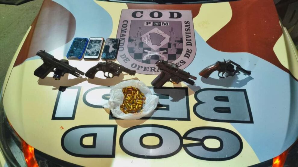 cinco-armas-sao-apreendidas-apos-confronto-entre-criminosos-e-a-policia-no-ceara