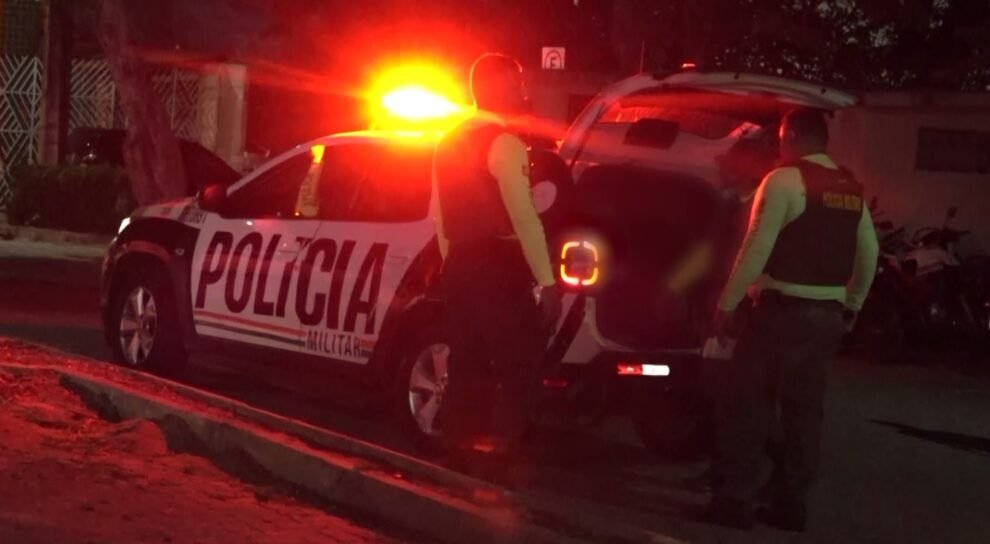adolescentes-sao-capturados-apos-assalto-no-calcadao-da-avenida-beira-mar,-em-fortaleza