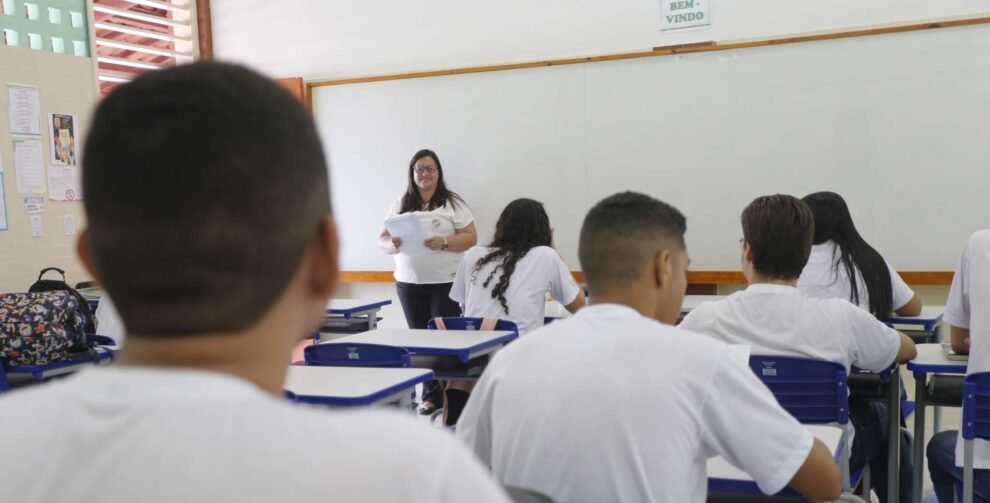 elmano-anuncia-pagamento-do-reajuste-de-5,4%-para-professores-no-ceara