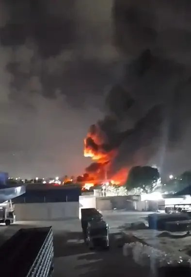 incendio-de-grandes-proporcoes-destroi-galpao-de-fabrica-de-colchoes-em-maracanau