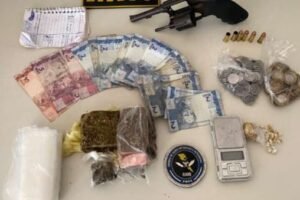 homem-e-preso-por-trafico-de-drogas-e-atirar-contra-policiais-em-paraipaba