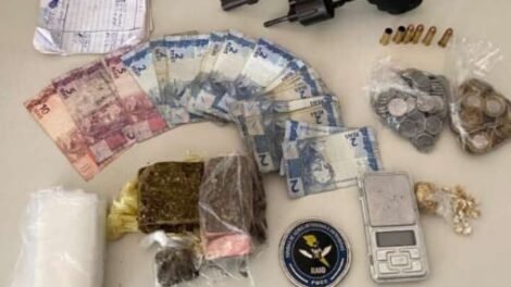 homem-e-preso-por-trafico-de-drogas-e-atirar-contra-policiais-em-paraipaba