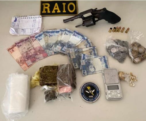 homem-e-preso-por-trafico-de-drogas-e-atirar-contra-policiais-em-paraipaba