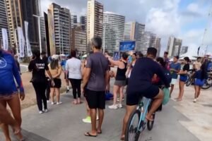 turista-idosa-e-atropelada-por-ciclista-na-beira-mar,-em-fortaleza,-e-tem-traumatismo-craniano