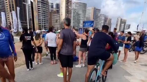 turista-idosa-e-atropelada-por-ciclista-na-beira-mar,-em-fortaleza,-e-tem-traumatismo-craniano