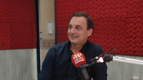 diretor-de-operacoes-do-grupo-dcdn-destaca-trajetoria-empresarial-em-entrevista-a-jovem-pan-news-fortaleza