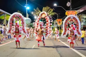 amc-altera-transito-na-av.-domingos-olimpio-para-montagem-das-arquibancadas-do-carnaval