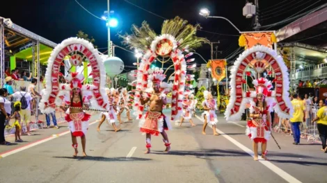 amc-altera-transito-na-av.-domingos-olimpio-para-montagem-das-arquibancadas-do-carnaval
