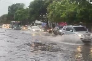 defesa-civil-de-fortaleza-emite-alerta-para-chuvas-intensas;-confira