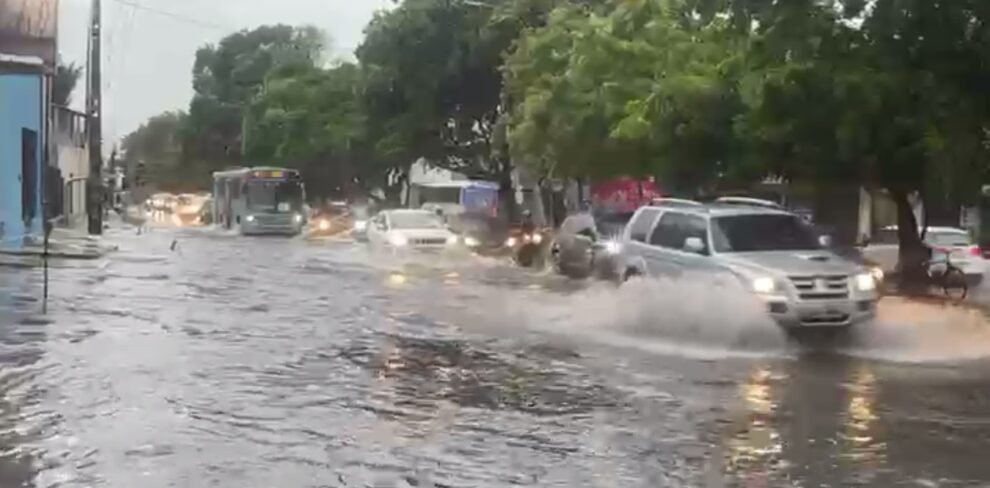 defesa-civil-de-fortaleza-emite-alerta-para-chuvas-intensas;-confira