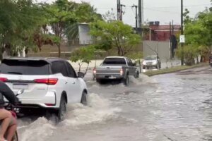 ruas-de-fortaleza-tem-alagamentos-e-quedas-de-arvores-apos-fortes-chuvas