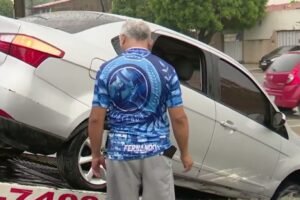 carro-cai-em-cratera-que-abriu-durante-fortes-chuvas-em-rua-de-fortaleza;-confira-o-video