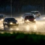 tempo-chuvoso-exige-mais-cautela-no-transito;-confira-os-cuidados-basicos-ao-dirigir-na-chuva
