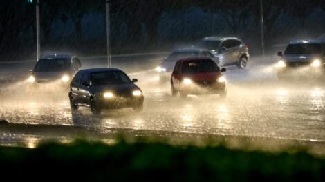 tempo-chuvoso-exige-mais-cautela-no-transito;-confira-os-cuidados-basicos-ao-dirigir-na-chuva