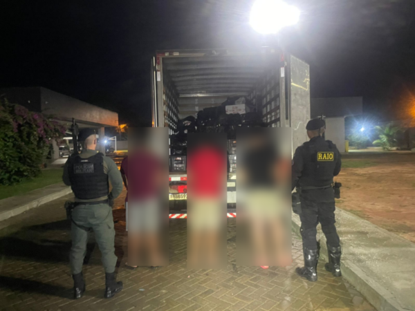 tres-homens-sao-presos-e-mais-de-10-mil-macos-de-cigarro-sao-apreendidos-no-interior-do-ceara