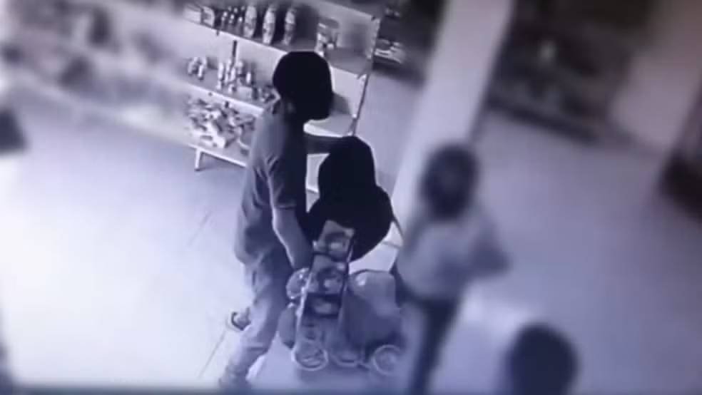 idoso-de-77-anos-reage-a-tentativa-de-assalto-e-expulsa-ladrao-de-mercadinho-no-ceara