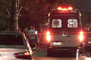 motociclista-morre-ao-perder-o-controle-e-colidir-em-arvore,-em-fortaleza