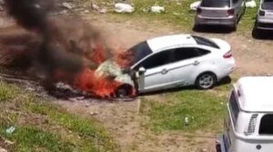 carro-pega-fogo-no-estacionamento-do-horto-do-padre-cicero-em-juazeiro-do-norte