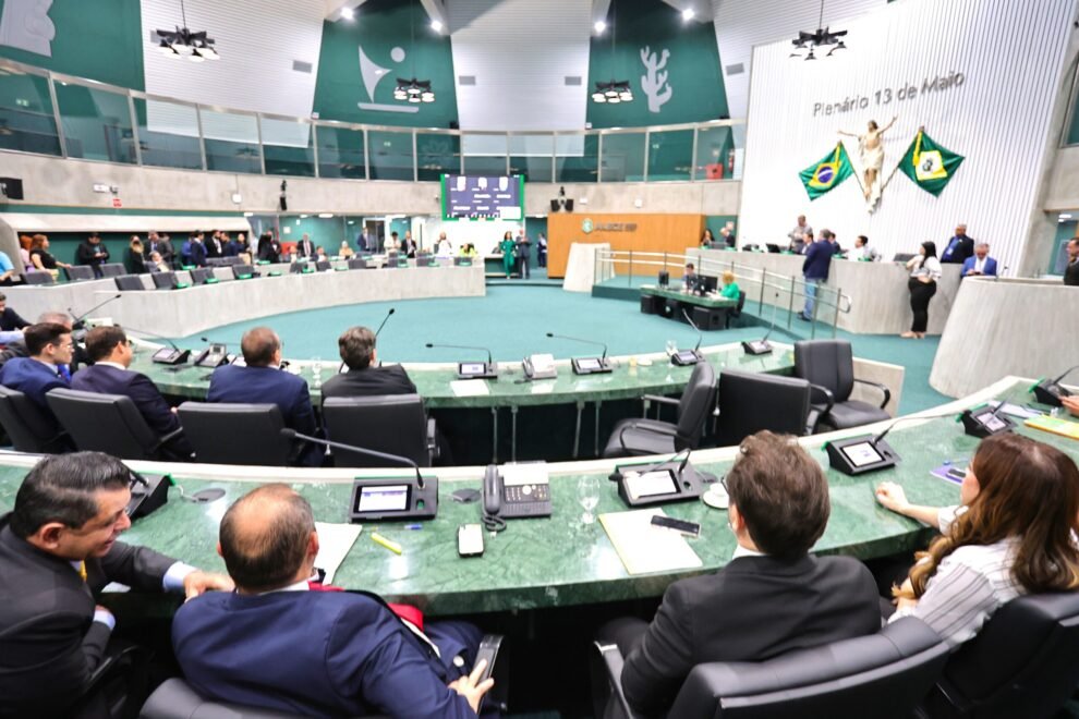 assembleia-legislativa-do-ceara-retoma-os-trabalhos-no-plenario-nesta-segunda-feira-(2)
