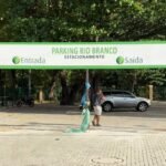 parque-rio-branco:-prefeitura-diz-que-estacionamento-segue-gratuito-apos-instalacao-de-grades-e-portico