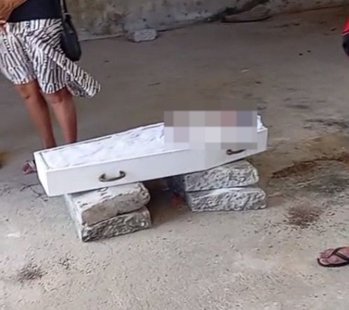 cemiterio-sem-estrutura:-bebe-afogado-em-piscina-no-ceara-foi-velado-sobre-pedras-no-chao