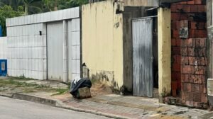 mulher-e-morta-a-tiros-na-frente-da-filha-autista-apos-homens-invadirem-casa-em-caucaia