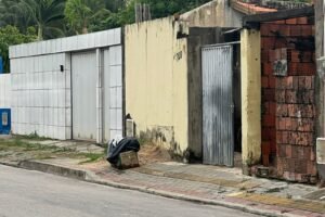 mulher-e-morta-a-tiros-na-frente-da-filha-autista-apos-homens-invadirem-casa-em-caucaia