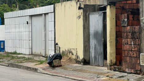 mulher-e-morta-a-tiros-na-frente-da-filha-autista-apos-homens-invadirem-casa-em-caucaia