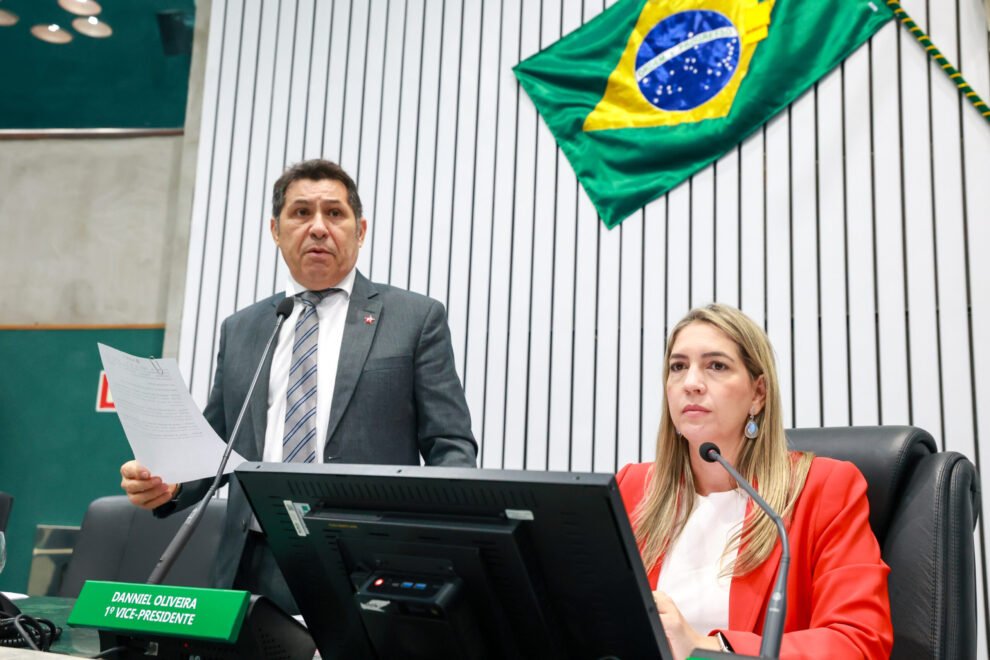 alece-aprova-reajuste-do-piso-salarial-dos-professores-da-rede-estadual-do-ceara