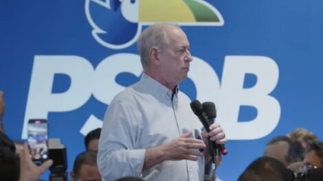 “eu-nao-pretendo-mais-ser-candidato”,-diz-ciro-gomes-em-evento-de-oposicao-no-cariri