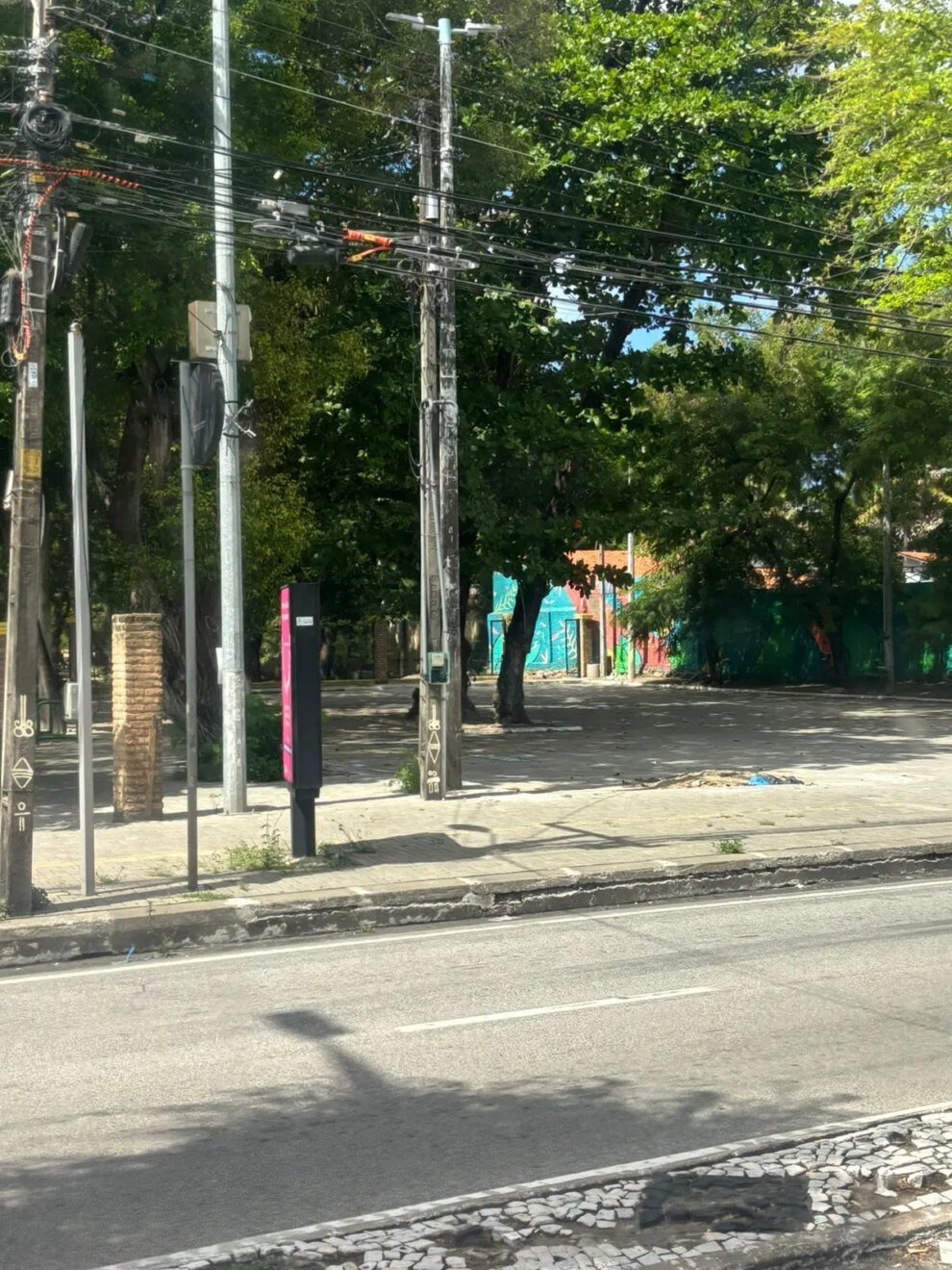 grades-sao-retiradas-do-estacionamento-do-parque-rio-branco-apos-denuncias-de-moradores-e-reportagem-da-tv-cidade