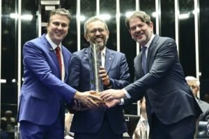 elmano-diz-que-coordenacao-da-campanha-de-reeleicao-ficara-com-cid-e-camilo