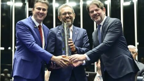 elmano-diz-que-coordenacao-da-campanha-de-reeleicao-ficara-com-cid-e-camilo