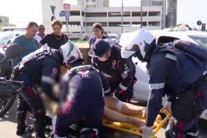 motociclista-fica-gravemente-ferida-apos-acidente-em-frente-a-arena-castelao,-em-fortaleza