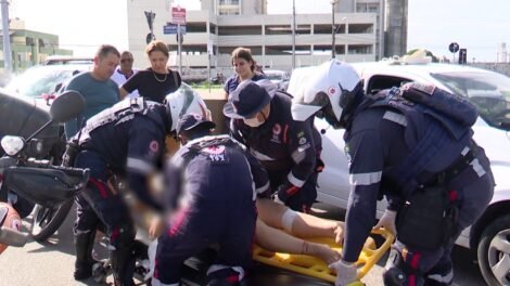 motociclista-fica-gravemente-ferida-apos-acidente-em-frente-a-arena-castelao,-em-fortaleza