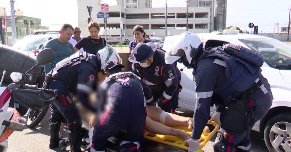 motociclista-fica-gravemente-ferida-apos-acidente-em-frente-a-arena-castelao,-em-fortaleza