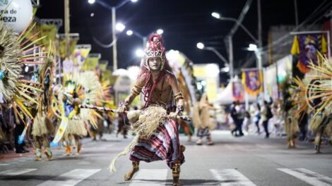 montagem-do-palco-do-carnaval-altera-o-transito-na-avenida-domingos-olimpio,-em-fortaleza