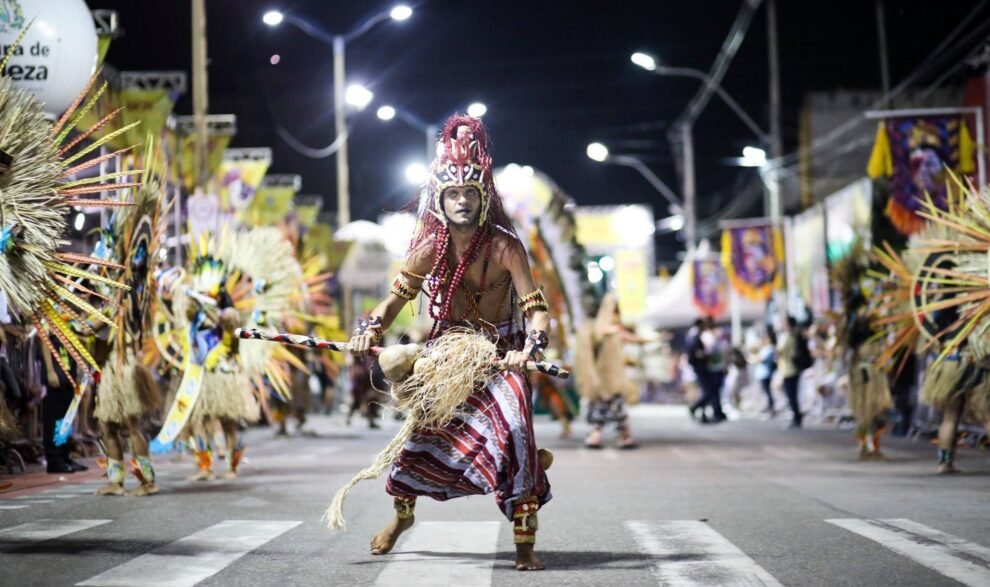 montagem-do-palco-do-carnaval-altera-o-transito-na-avenida-domingos-olimpio,-em-fortaleza