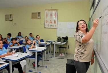 reajuste-para-professores-da-rede-publica-de-fortaleza-e-publicado;-efeito-e-retroativo