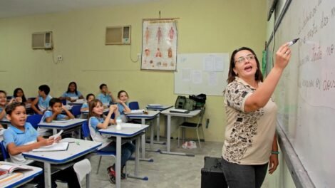 reajuste-para-professores-da-rede-publica-de-fortaleza-e-publicado;-efeito-e-retroativo