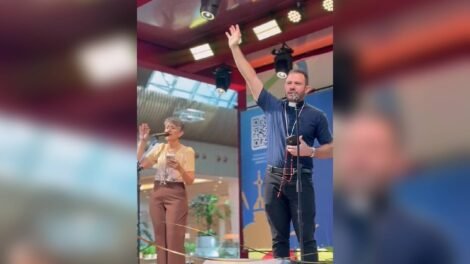 mergulho-na-misericordia-reune-fieis-em-tarde-de-louvor,-adoracao-e-reflexao-em-fortaleza