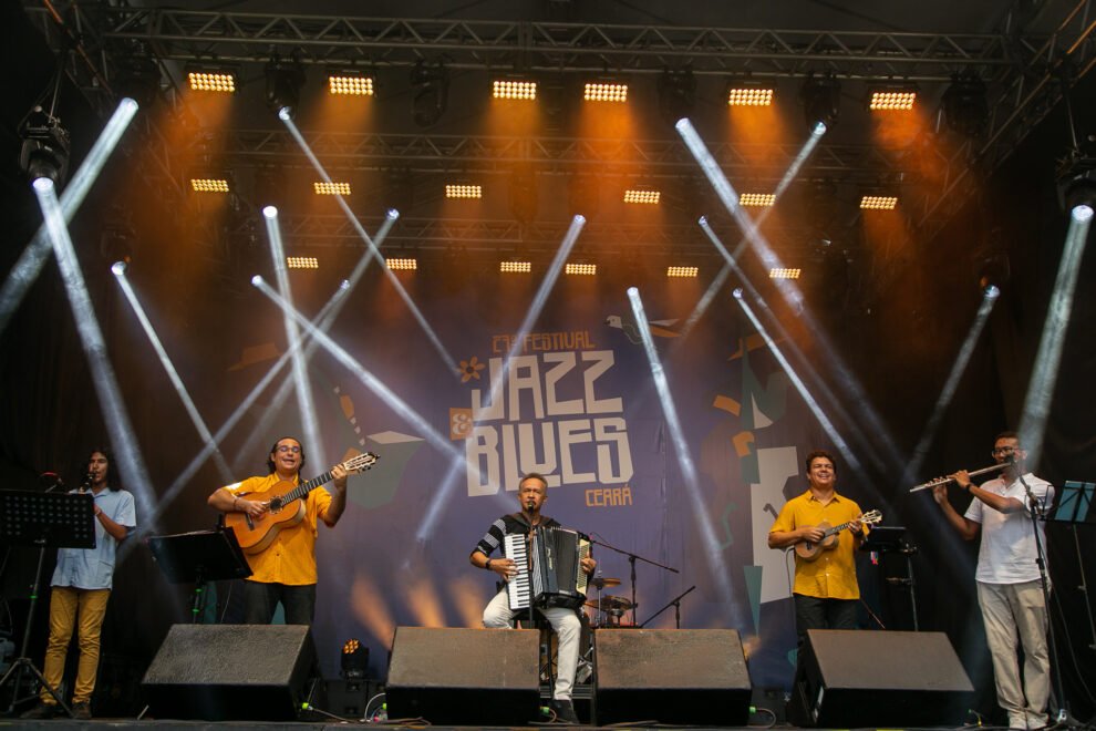 carnaval-em-guaramiranga-atrai-centenas-de-visitantes-com-shows-de-jazz,-blues-e-chorinho