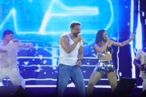 show-de-wesley-safadao-reune-mais-de-70-mil-folioes-no-carnaval-de-paracuru,-no-ceara