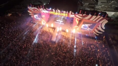 carnaval-de-aquiraz-registra-120-mil-pessoas-no-domingo-(15),-com-show-de-pedro-sampaio