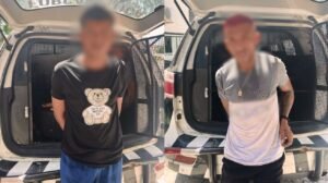 homem-e-adolescente-sao-capturados-apos-assalto-a-onibus-em-fortaleza;-faca-foi-apreendida